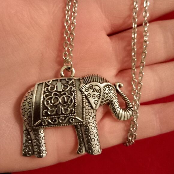 Stainless steel silver Elephant necklace, NWT - Picture 1 of 9